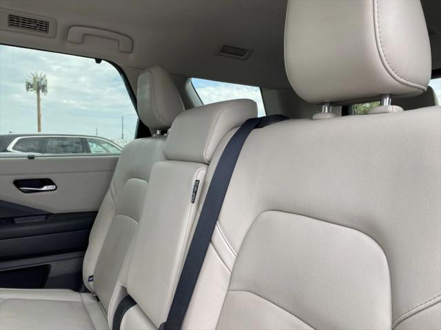 2023 Nissan Pathfinder SL FWD