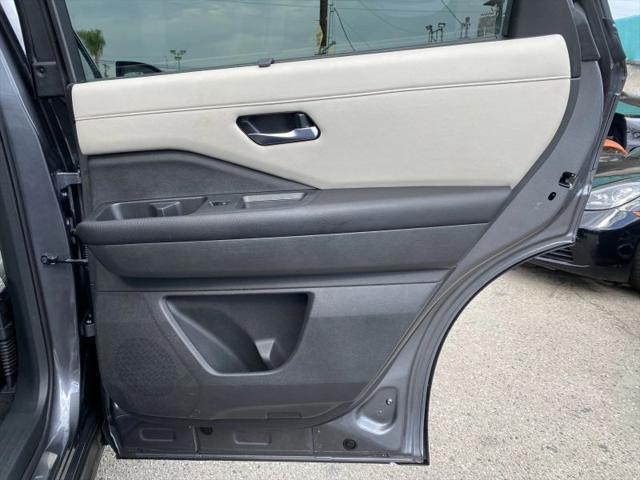 2023 Nissan Pathfinder SL FWD