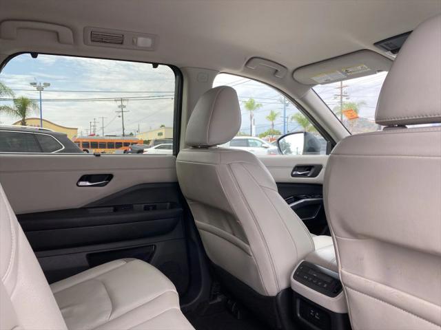 2023 Nissan Pathfinder SL FWD