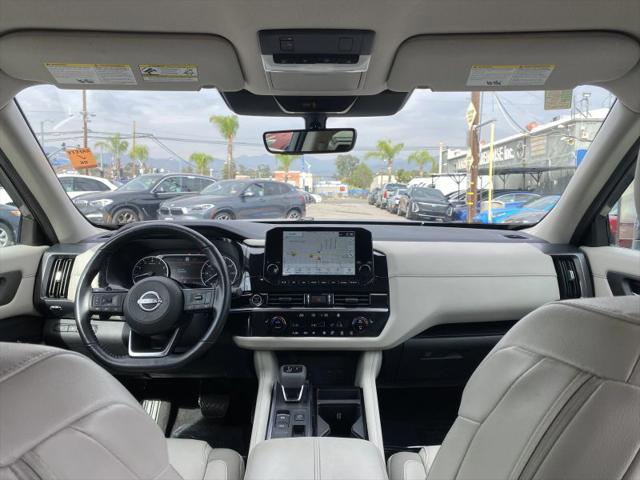 2023 Nissan Pathfinder SL FWD