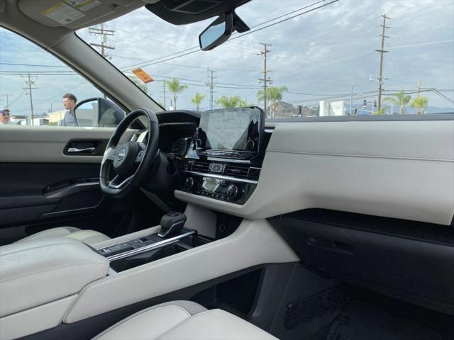 2023 Nissan Pathfinder SL FWD