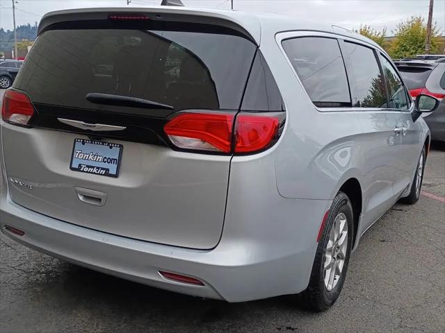 2024 Chrysler Voyager LX