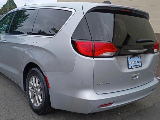 2024 Chrysler Voyager LX