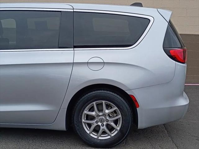 2024 Chrysler Voyager LX