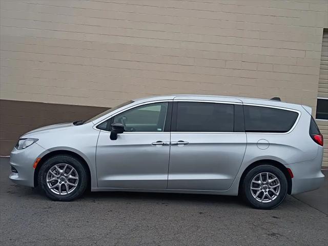 2024 Chrysler Voyager LX