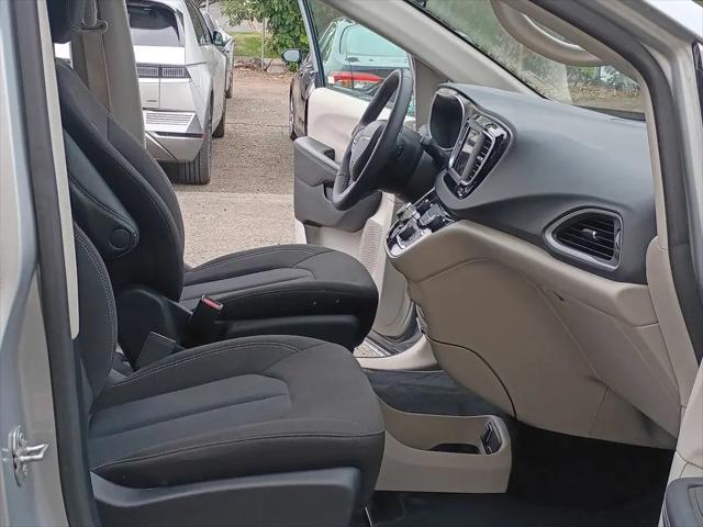 2024 Chrysler Voyager LX