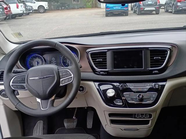 2024 Chrysler Voyager LX