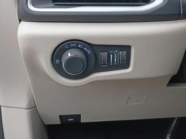 2024 Chrysler Voyager LX