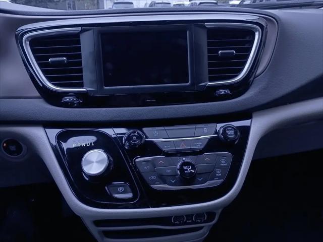 2024 Chrysler Voyager LX