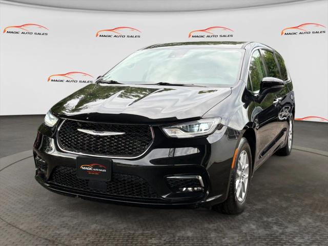 2023 Chrysler Pacifica Touring L for sale in Little Ferry, NJ