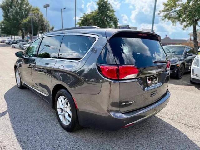 2017 Chrysler Pacifica Touring-L