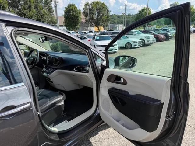 2017 Chrysler Pacifica Touring-L
