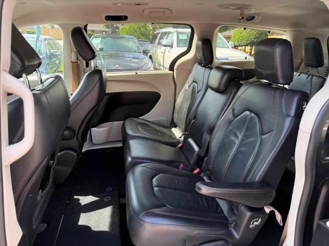 2017 Chrysler Pacifica Touring-L