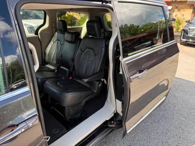 2017 Chrysler Pacifica Touring-L