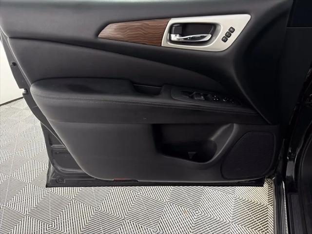 2017 Nissan Pathfinder Platinum