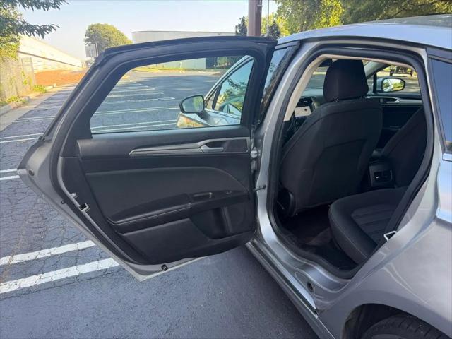 2020 Ford Fusion SE