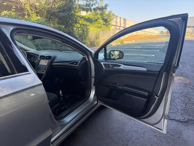 2020 Ford Fusion SE