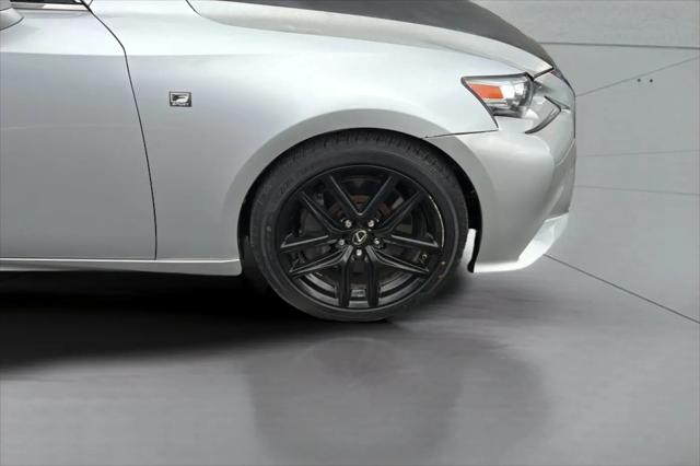 2016 Lexus IS 200t IS 200t