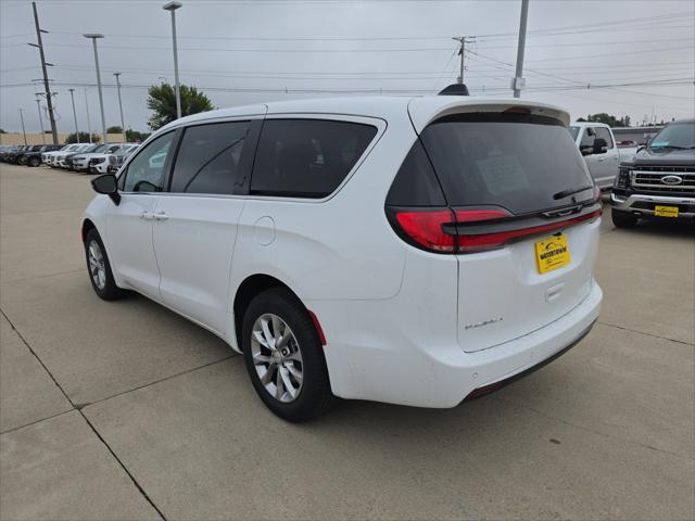 2027 Chrysler Pacifica Select AWD