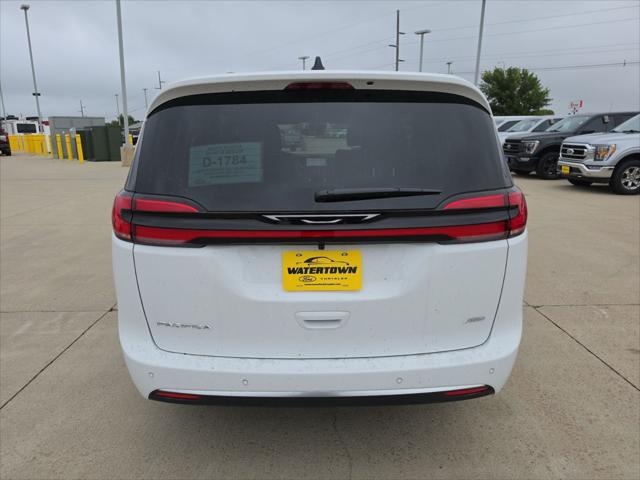 2027 Chrysler Pacifica Select AWD