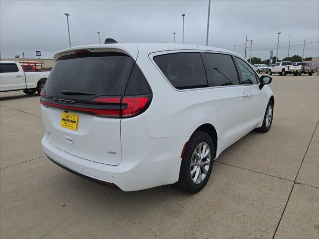 2027 Chrysler Pacifica Select AWD