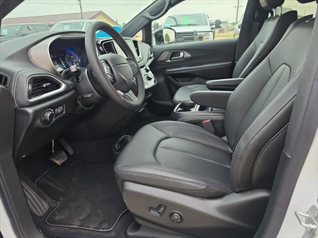 2027 Chrysler Pacifica Select AWD