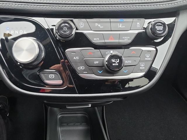 2027 Chrysler Pacifica Select AWD