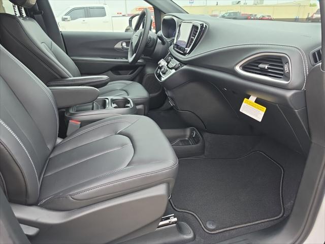 2027 Chrysler Pacifica Select AWD