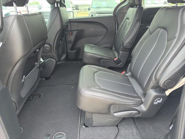 2027 Chrysler Pacifica Select AWD