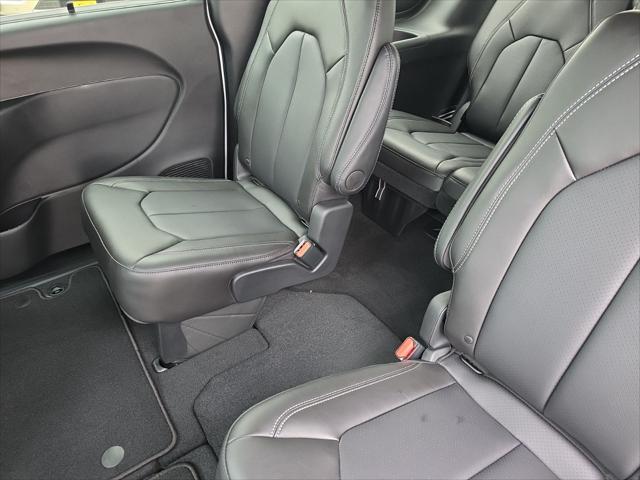 2027 Chrysler Pacifica Select AWD