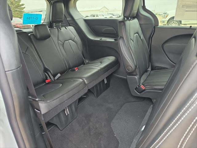 2027 Chrysler Pacifica Select AWD
