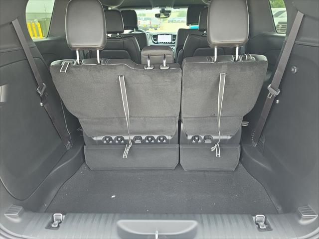2027 Chrysler Pacifica Select AWD