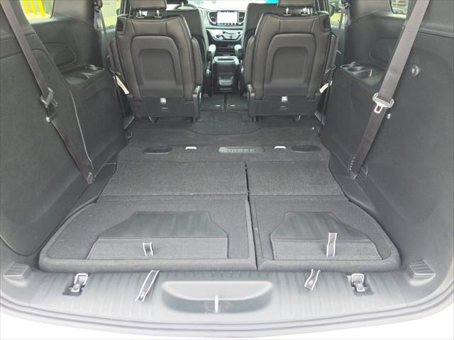 2027 Chrysler Pacifica Select AWD