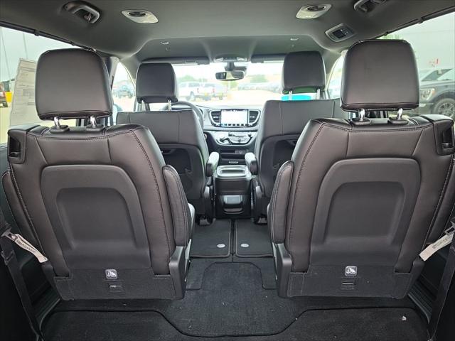 2027 Chrysler Pacifica Select AWD