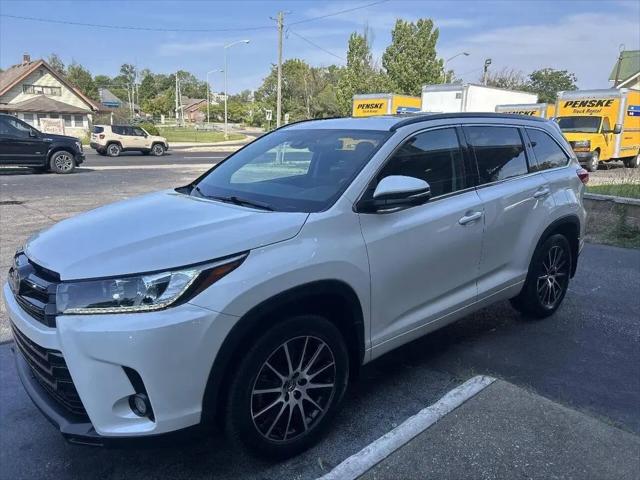 2018 Toyota Highlander SE for sale in Bloomington, IN