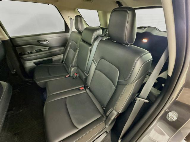 2023 Nissan Pathfinder SL 4WD