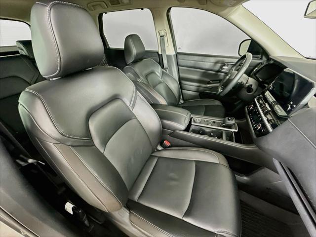 2023 Nissan Pathfinder SL 4WD