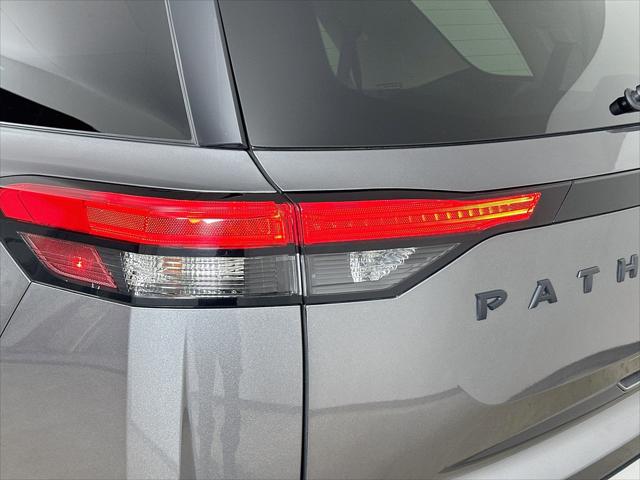 2023 Nissan Pathfinder SL 4WD