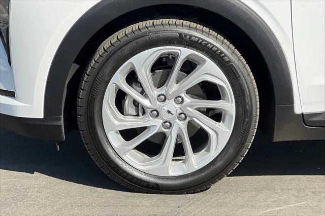 2027 Chevrolet Bolt LT FWD
