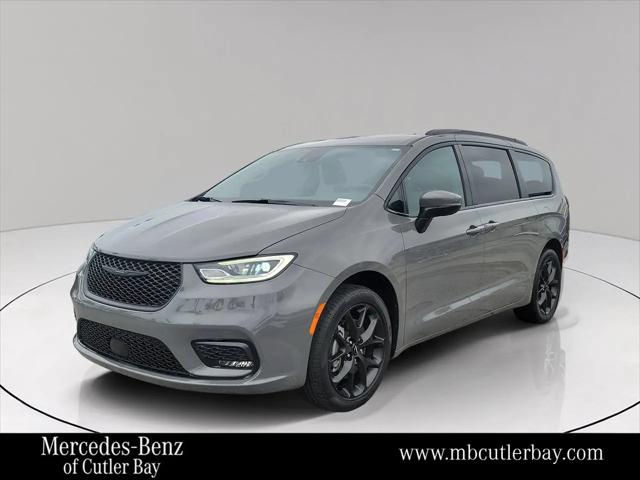 2023 Chrysler Pacifica Touring L AWD for sale in Cutler Bay, FL