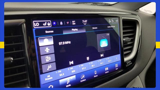 2025 Chrysler Pacifica Select