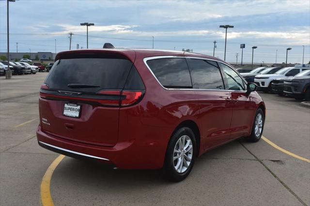 2027 Chrysler Pacifica Select