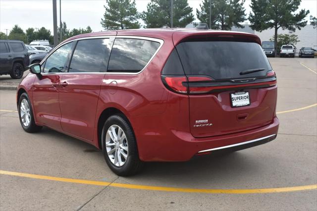 2027 Chrysler Pacifica Select