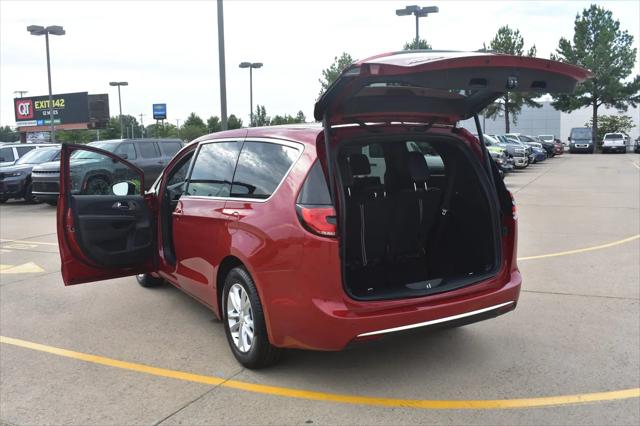 2027 Chrysler Pacifica Select
