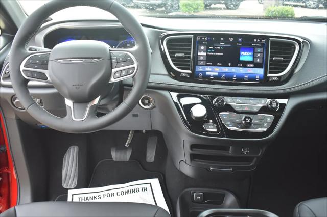 2027 Chrysler Pacifica Select
