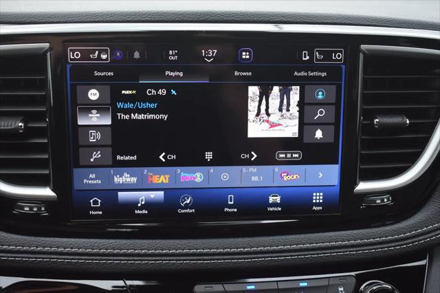 2027 Chrysler Pacifica Select