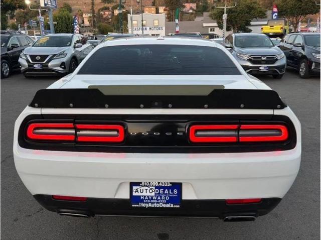 2017 Dodge Challenger SXT Plus