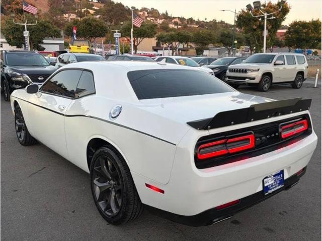 2017 Dodge Challenger SXT Plus
