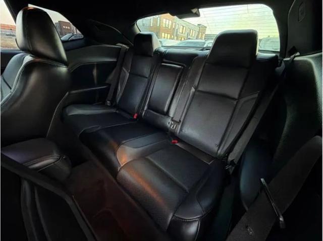 2017 Dodge Challenger SXT Plus