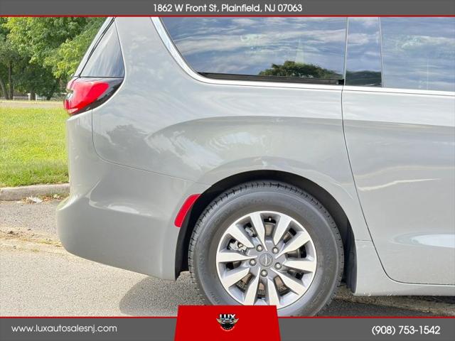 2023 Chrysler Pacifica Hybrid Touring L